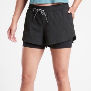Athleta Trekkie Creet 2 in 1 shortie Black SZ 2